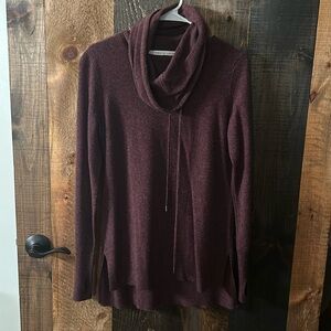 Cashmere sweater with thumb holes